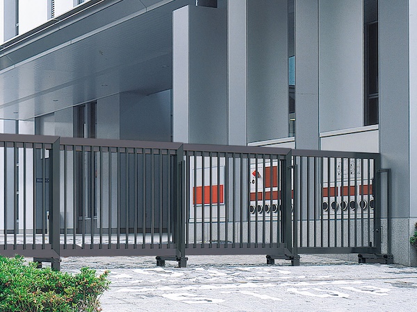 ニッケンフェンスアンドメタル引き戸門扉